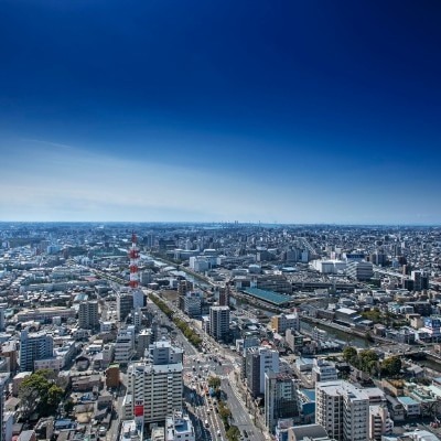 名古屋の街を一望する高層階でのウエディングは、ふたりとゲストの一生の思い出に<br>【披露宴】『クリスタルルーム』（デイタイム）／着席～140名