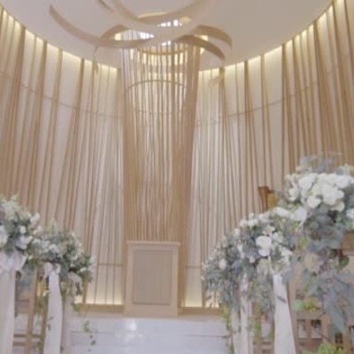 <br>【挙式】結婚式の為だけに建築された“本物の迎賓館”『光と緑に包まれた木のチャペル』が話題