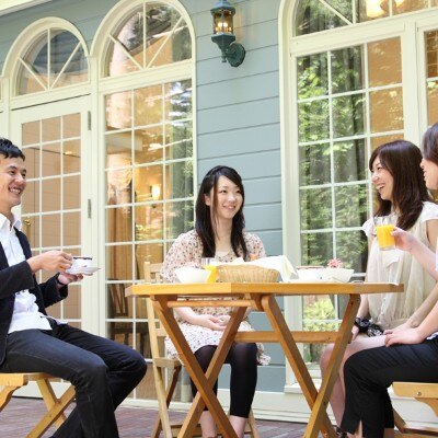 翌朝の朝食もゲストと共に<br>【披露宴】一軒家をまるごと貸切、ゲストと宿泊も叶う「ザ・コッツウォルズ ハウス 軽井沢」