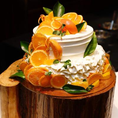柑橘系でさわやかに仕上げたケーキ。トロピカルな印象になりますね◎<br>【料理・ケーキ】ウエディングケーキもオリジナルデザインで♪