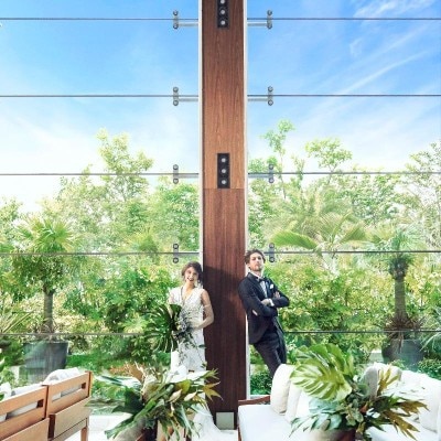 <br>【挙式】光・緑・青空がふたりの姿を引き立てる、自然彩るプライベートチャペル