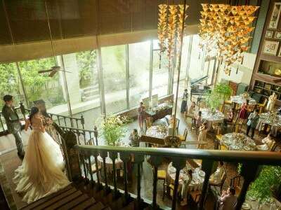 花嫁のあこがれ大階段からの入場ができる【マンダリンスイート】は、開放的な空間