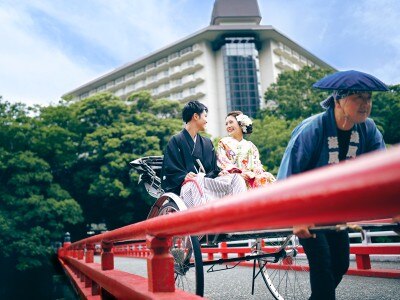 【あじさい橋】季節を彩る箱根の山をバックに、リゾートならではの写真を残して