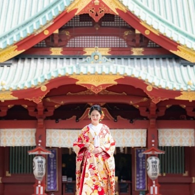 左右対称の社殿は厳かで、日本ならではの伝統の社殿。