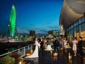 バルコニー付きの「パシフィック」では、横浜の夜景を眺めながら大人のパーティを