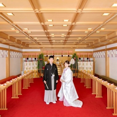 いにしえより続く、由緒正しく壮麗で心豊かな「和」の挙式を叶える<br>【挙式】神殿「葵殿」（神前式）　推奨人数/～40名　収容人数/～40名