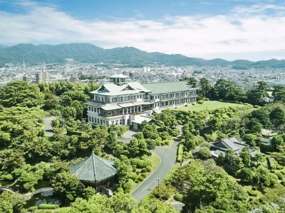 昭和9年築の城郭風の本館は、国の有形文化財に登録された歴史的価値の高いもの