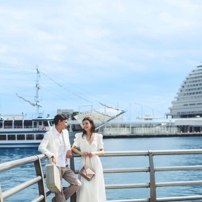 <br>【外観】海に突き出した神戸港中突堤の先に、浮かぶようにたたずむ白亜のリゾートホテル