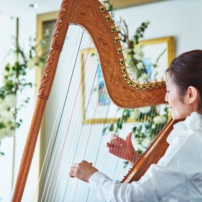 宴内人前式でハープの生演奏を取り入れられるのは希少！　感動がいっそう盛り上がる<br>【挙式】人前式