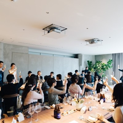 IWAIでは新郎新婦はゲストと同じテーブルで一緒に食事を楽しみます<br>【披露宴】【アットホーム婚におすすめ】先輩カップル事例