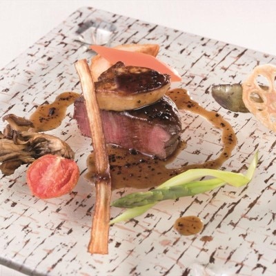 <br>【料理・ケーキ】幅広い年齢のゲストにもご満足いただけるシェフ渾身の料理でもてなす一皿を