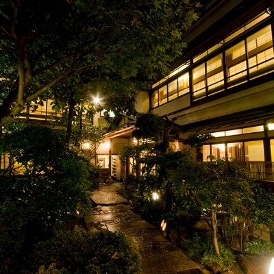 昭和27年（1952年）に開業、東京・浅草の地で三代続く歴史ある料亭「茶寮一松」