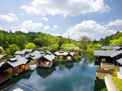 軽井沢ウエディングの魅力のひとつである滞在。『星のや軽井沢』で非日常の軽井沢を…