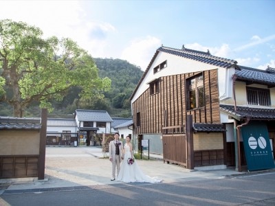 竹田城下で約400年間酒造りを継承してきた旧木村酒造が、人、町、歴史をつなぐ場に