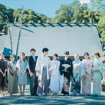 近隣の神社での挙式のみにも対応！　送迎と撮影が付いたオトクなプランも用意<br>【挙式】提携神社での神前式