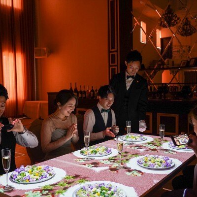 テーブルに魔法がかかったような映像が現れる「テーブルマッピング」でサプライズ♪<br>【披露宴】サロン・デュ・ベール/着席6名～120名