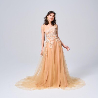 <br>【ドレス・和装・その他】インポートドレスや和装も豊富に揃うドレスのラインナップ