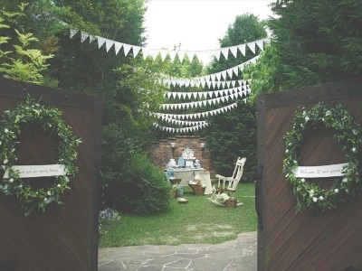 扉の向こうには夢見た森の結婚式。大好きな人たちを招待して幻想的な一日がスタート