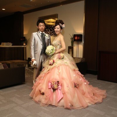 名古屋式の派手婚をイメージしたカラードレス