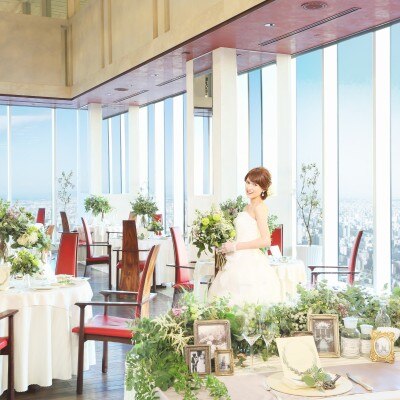 地上200mからの景色もおもてなしに。天井高7m、全面ガラス張りで開放感抜群！<br>【披露宴】DayTime Wedding