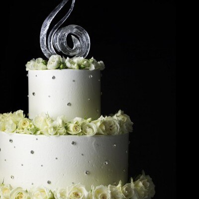 一組一組デッサンを書き起こすオリジナルデザインのウエディングケーキ<br>【料理・ケーキ】ケーキ～アーティストの技が光るウエディングケーキ