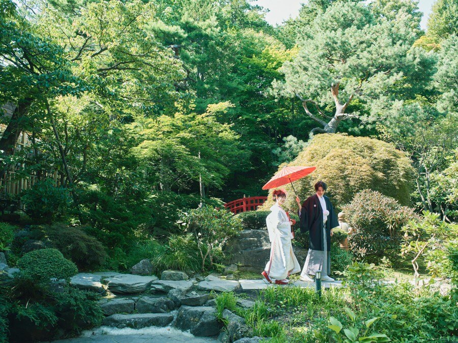 1000坪を超えて広がる日本庭園。和の美意識に包まれ憩う、喧騒とは無縁の別天地