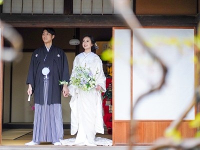 300年の時を経て、今なお残る大庄屋の屋敷。この長い歴史にふたりの物語を重ねて