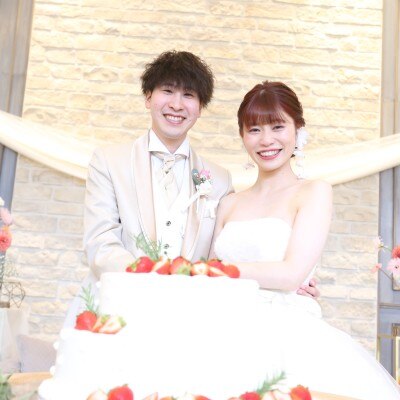 オリジナルケーキでケーキ入刀