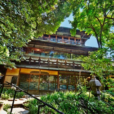 大正14年に建造され老舗の銅加工メーカーの邸宅として京都の人に親しまれてきた会場<br>【外観】【外観・エントランス】京の歴史続く邸宅が醸し出す粋。