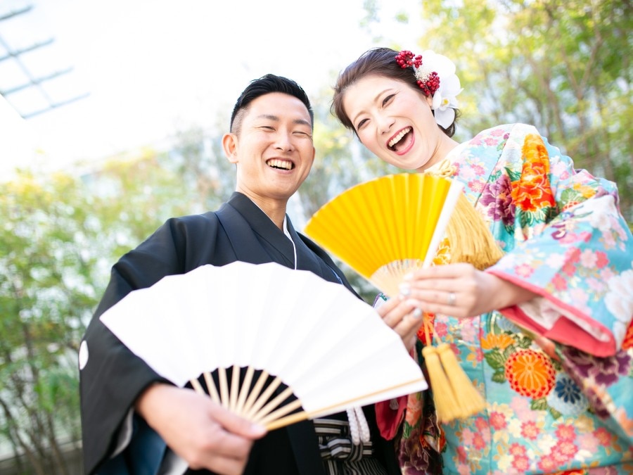 沖縄で出会い、思い出の沖縄で挙式をされたおふたり
その後のアフターパーティを大切な方を招いて開催しました！
沖縄をイメージしたコーディネートはもちろん
こだわりのおもてなし演出も盛りだくさんのパーティです。