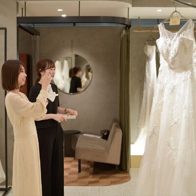 トレンドも作り手の思いも大切に、特別な日の花嫁をもっとも輝かせるドレスを多数用意<br>【ドレス・和装・その他】衣装・ブーケもトータルコーディネートでご提案