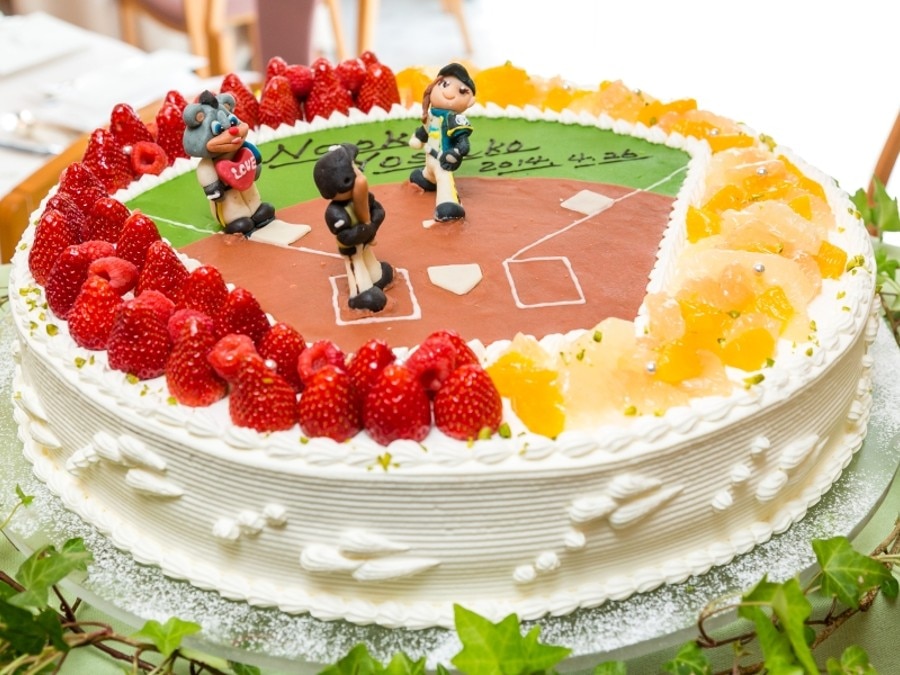 野球が大好きなお2人のウェディングケーキ。。