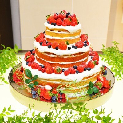 オリジナルウエディングケーキは、会場の装飾とコーディネートしてもオシャレ！