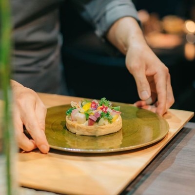 一皿一皿、芸術のような盛り付け。ハレの日にふさわしい華やかな料理でおもてなしを<br>【料理・ケーキ】料理