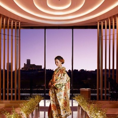 木格子が包む美しい空間は、「和」との組み合わせも。<br>【ドレス・和装・その他】東京會舘のプロフェッショナルが織りなす至上の結婚式