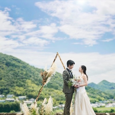 岐阜の象徴的景観である長良川と金華山を臨めるロケーションが魅力<br>【ドレス・和装・その他】唯一無二のロケーション