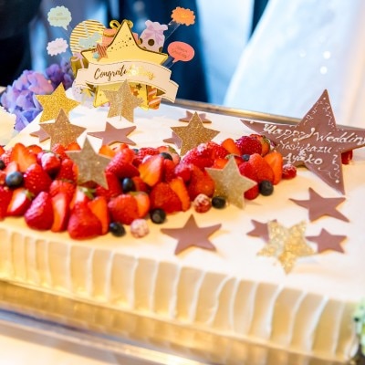 ”星”がテーマのウエディングケーキ♡ゲストの歓声がやみません！<br>【料理・ケーキ】《大人気演出！》オリジナルウエディングケーキや、色とりどりの華やかなデザートビュッフェ♪