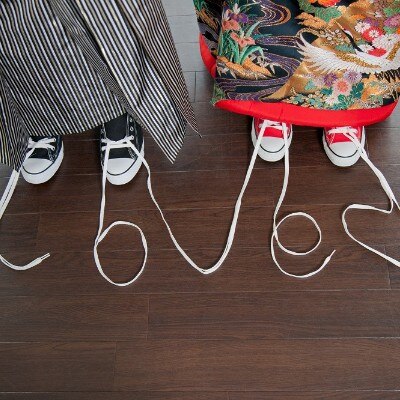 和装×スニーカーでカジュアルさを演出！！靴紐で描く『LOVE』の文字・・・