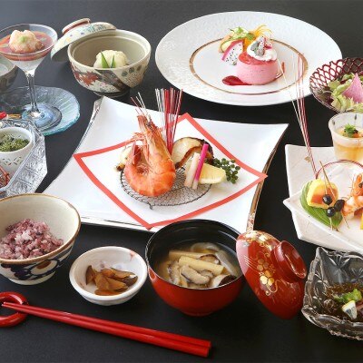 島食材を使った琉球×和のコラボが楽しめる和琉会席。沖縄らしいおもてなしがかなう