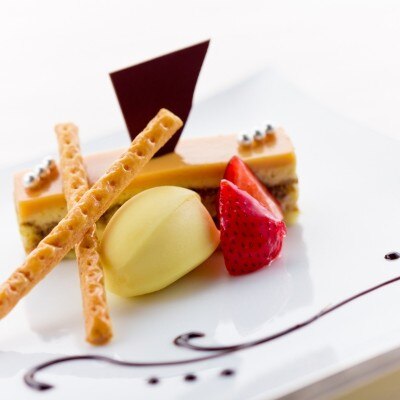 パティシエ特製オリジナルスイーツを堪能♪<br>【料理・ケーキ】ウエディングケーキ