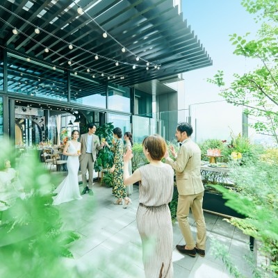 <br>【披露宴】「LOFT」天井から降り注ぐ自然光と清々しい緑があふれるナチュラルモードな会場（～70名）