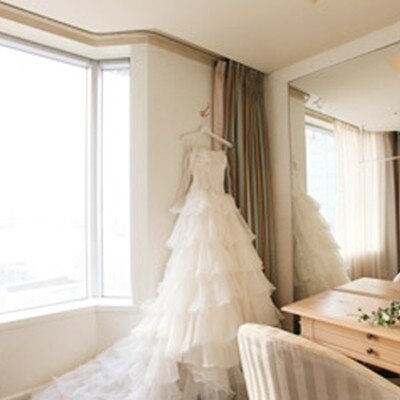 花嫁の美を彩るブライズルームは、独立型だからゆったりと落ち着いてお支度できる♪<br>【付帯設備】付帯設備