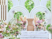 緑と自然光に包まれる純白のチャペルが先輩花嫁から人気！