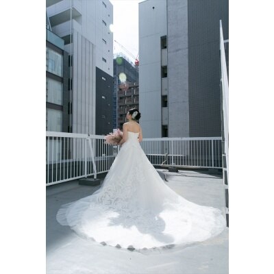 <br>【ドレス・和装・その他】日本人の体形にぴったり合うデザインを手仕事で仕上げたウェディングドレス