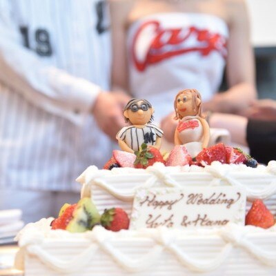 野球大好きなおふたりのケーキは、もちろんこれ♡<br>【料理・ケーキ】《大人気演出！》オリジナルウエディングケーキや、色とりどりの華やかなデザートビュッフェ♪