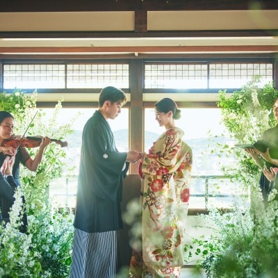 <br>【ドレス・和装・その他】フォトジェニックな施設内はもちろん、歴史や文化あふれる京都の街並みの中、前撮りを楽しんで