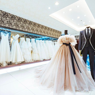 ウェディング、カラードレス、和装まで多数ご用意。<br>【ドレス・和装・その他】専属ドレスサロンで憧れの婚礼衣裳を