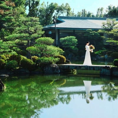 緑豊かな神苑に、ウェディングドレスや白無垢の白が映える<br>【庭】名勝指定庭園「神苑」