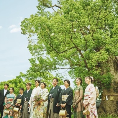 <br>【庭】深緑につつまれた境内