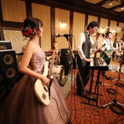 お二人の趣味を生かし結婚式の日の為のバンドを組みました♪<br>【ドレス・和装・その他】先輩カップルレポート